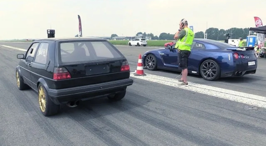 735hp Vw Golf 2 R32 Turbo 4motion Vs Nissan Gtr R35