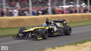 CRAZY Daniel Ricciardo on Wet! - Renault E20 F1 V8 Screaming up Goodwood Hillclimb!