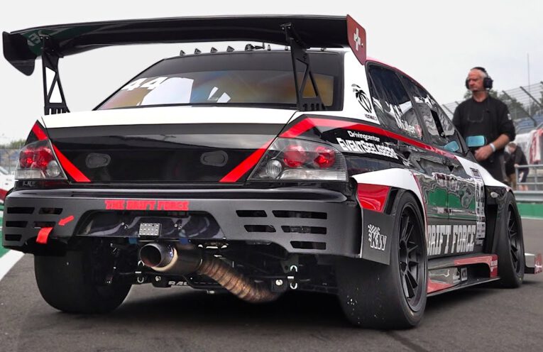 Mitsubishi Lancer EVO
