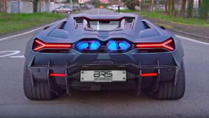 Straight piped Lamborghini Revuelto