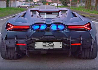 Straight piped Lamborghini Revuelto