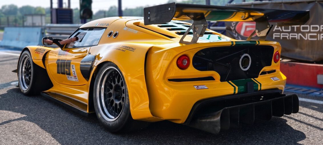 550HP Lotus Exige V6 Cup R Time Attack race car with widebody kit, slick tyres, sequential gearbox and supercharged V6 engine on track.